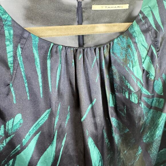 T Tahari Blue Patterned Sleeveless Pleated Neckline Satin Zip Up Back Blouse XL - Picture 3 of 8